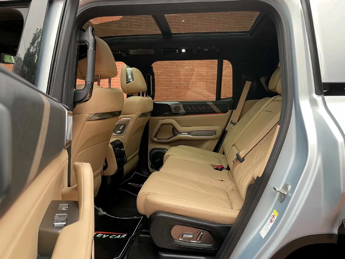 2025 FangChengBao Bao 8 2.0T 245HP L4 E-CVT PHEV 36.8KWH,autocango,china used car exporter,china ev exporter,chinese used car exporter,chinese used ev exporter