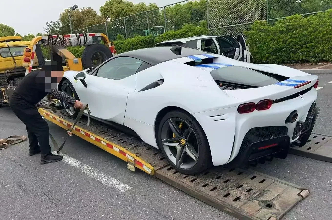 2020 Ferrari SF90 3.9T 781HP V8 8DCT PHEV 7.9KWH,autocango,china used car exporter,china ev exporter,chinese used car exporter,chinese used ev exporter