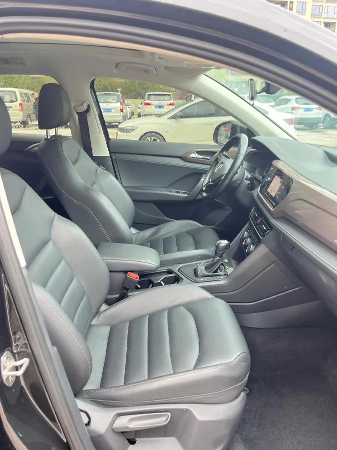 2019 MINI MINI 1.5T 102HP L3 7DCT,autocango,china used car exporter,china ev exporter,chinese used car exporter,chinese used ev exporter