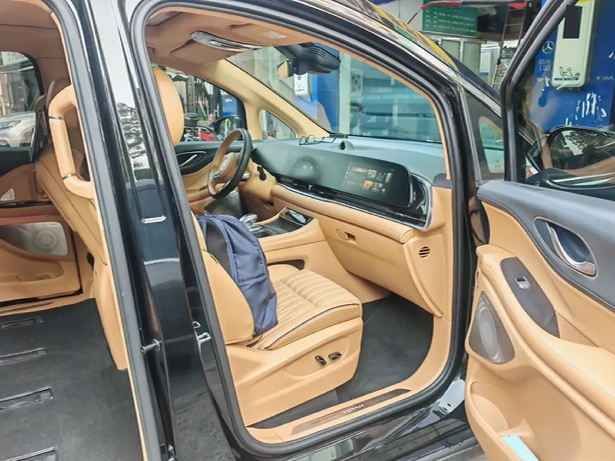 2022 Voyah Dream 1.5T 136HP L4 PHEV 25.57KWH,autocango,china used car exporter,china ev exporter,chinese used car exporter,chinese used ev exporter