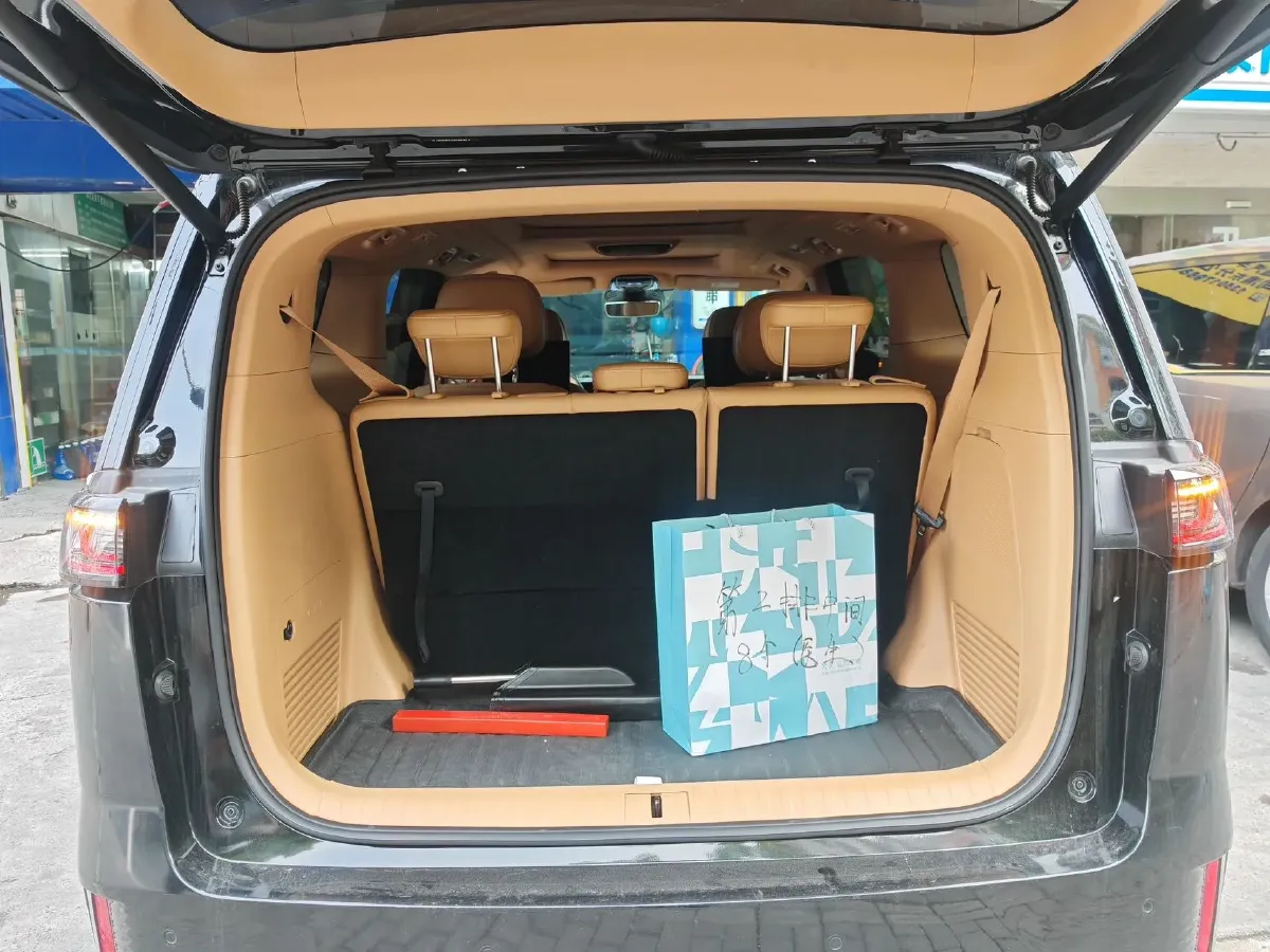 2022 Voyah Dream 1.5T 136HP L4 PHEV 25.57KWH,autocango,china used car exporter,china ev exporter,chinese used car exporter,chinese used ev exporter