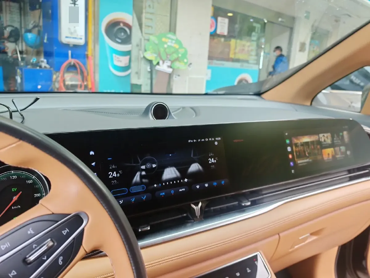 2022 Voyah Dream 1.5T 136HP L4 PHEV 25.57KWH,autocango,china used car exporter,china ev exporter,chinese used car exporter,chinese used ev exporter