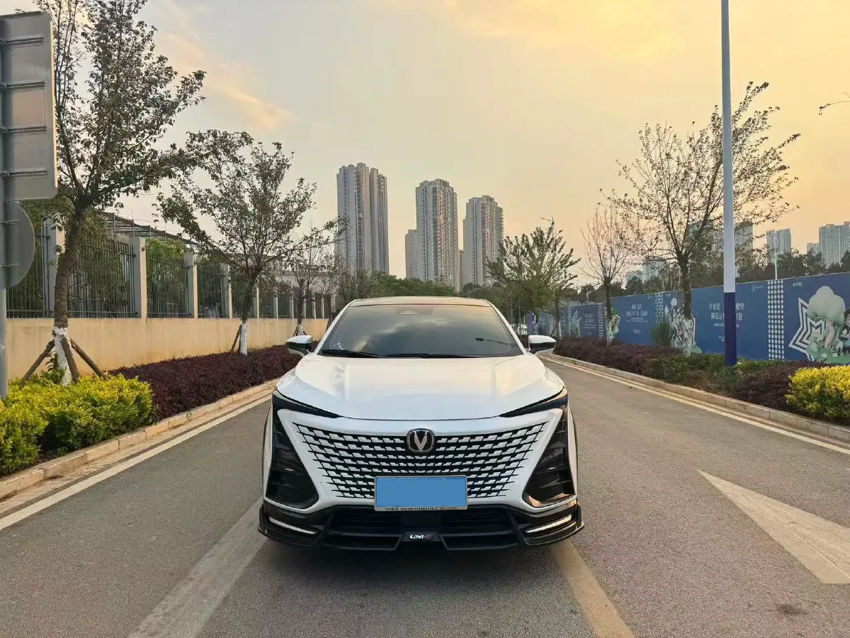 2023 ChangAn UNI-T 1.5T 188HP L4 7DCT,autocango,china used car exporter,china ev exporter,chinese used car exporter,chinese used ev exporter