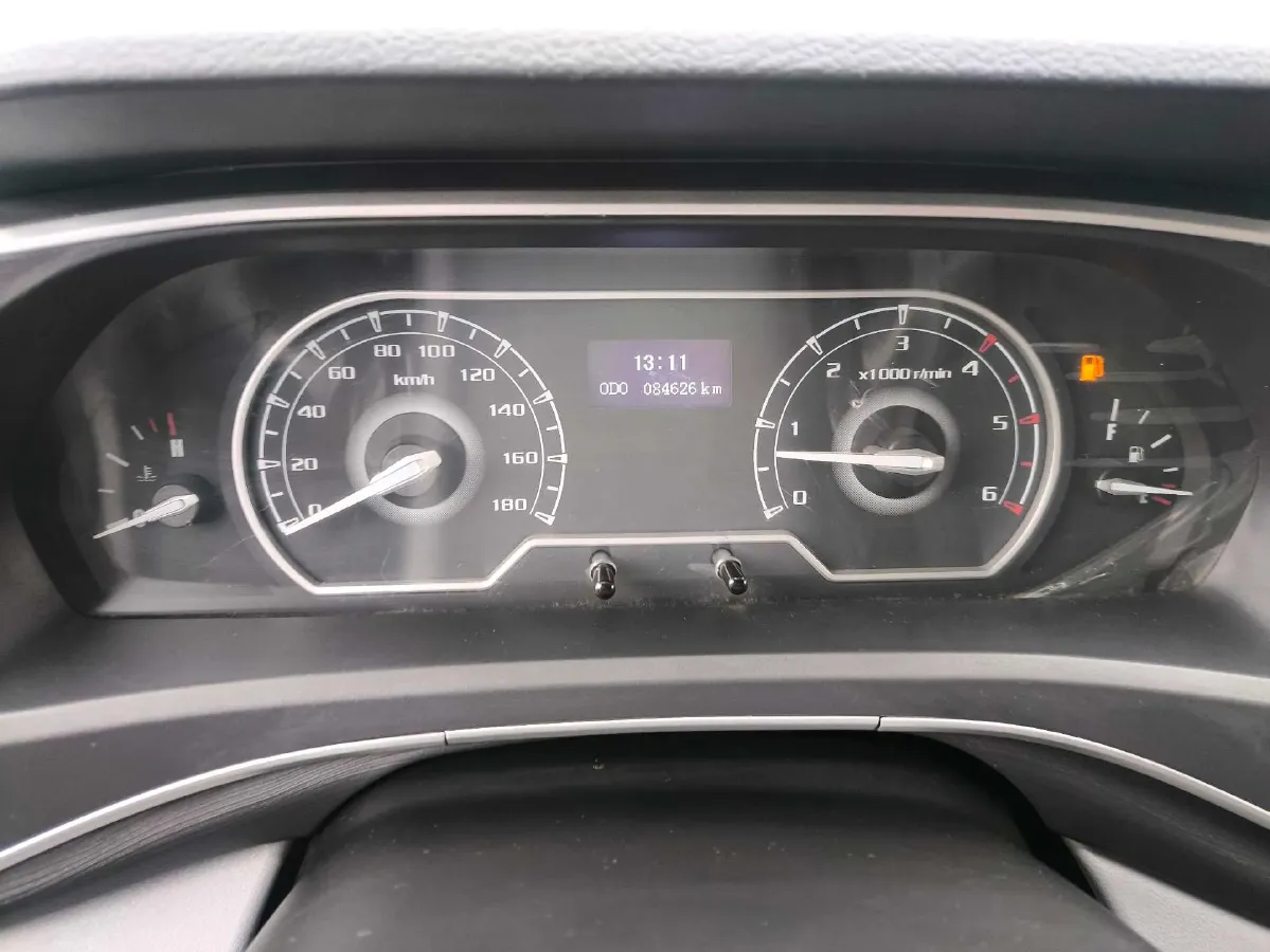 2023 MAXUS XinTu V80 2.0T 127HP L4 6MT,autocango,china used car exporter,china ev exporter,chinese used car exporter,chinese used ev exporter