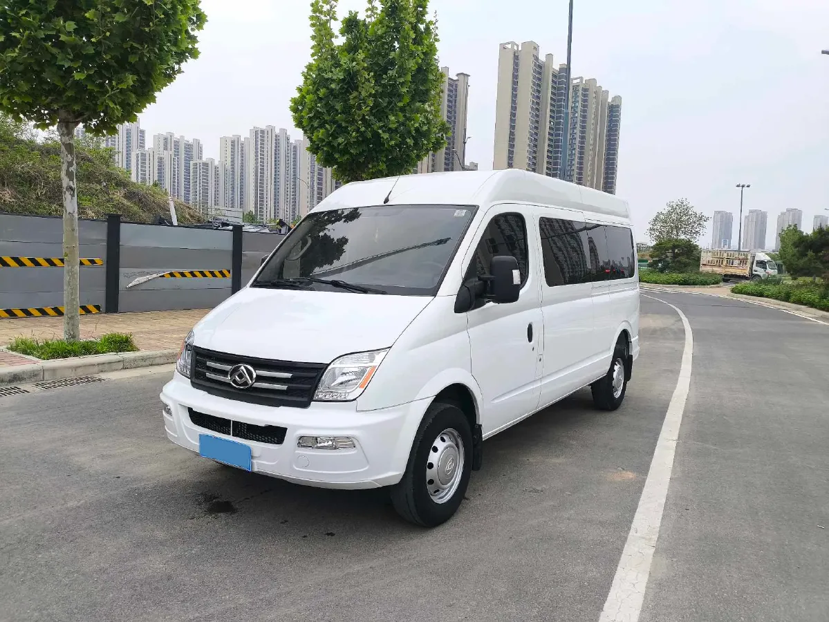 2023 MAXUS XinTu V80 2.0T 127HP L4 6MT,autocango,china used car exporter,china ev exporter,chinese used car exporter,chinese used ev exporter