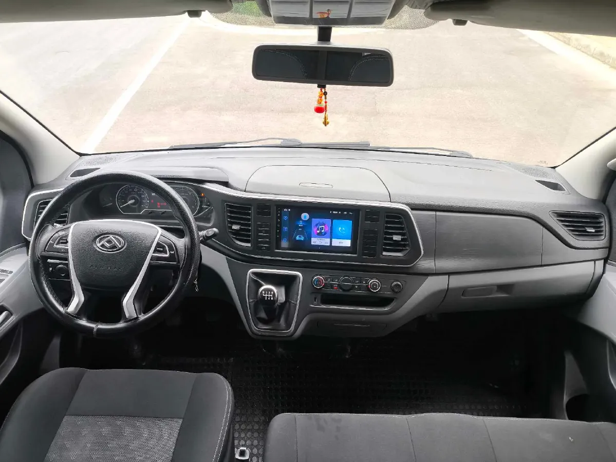 2023 MAXUS XinTu V80 2.0T 127HP L4 6MT,autocango,china used car exporter,china ev exporter,chinese used car exporter,chinese used ev exporter