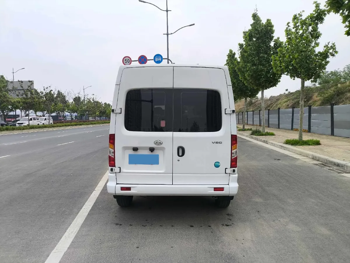 2023 MAXUS XinTu V80 2.0T 127HP L4 6MT,autocango,china used car exporter,china ev exporter,chinese used car exporter,chinese used ev exporter