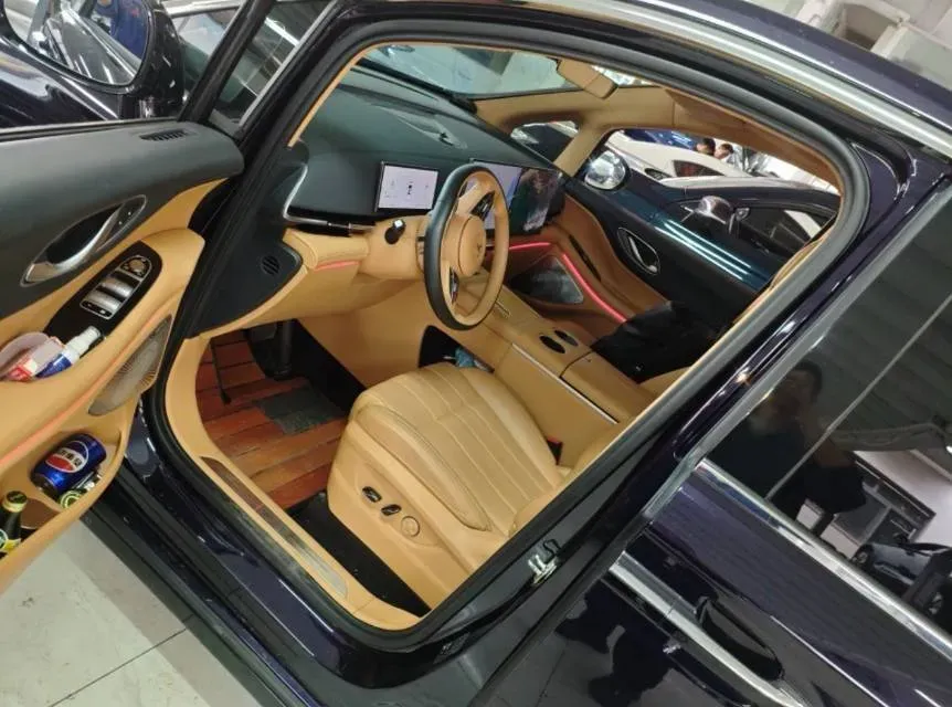 2025 Voyah Dream 1.5T 150HP L4 PHEV 41.7KWH,autocango,china used car exporter,china ev exporter,chinese used car exporter,chinese used ev exporter