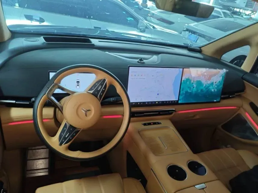 2025 Voyah Dream 1.5T 150HP L4 PHEV 41.7KWH,autocango,china used car exporter,china ev exporter,chinese used car exporter,chinese used ev exporter