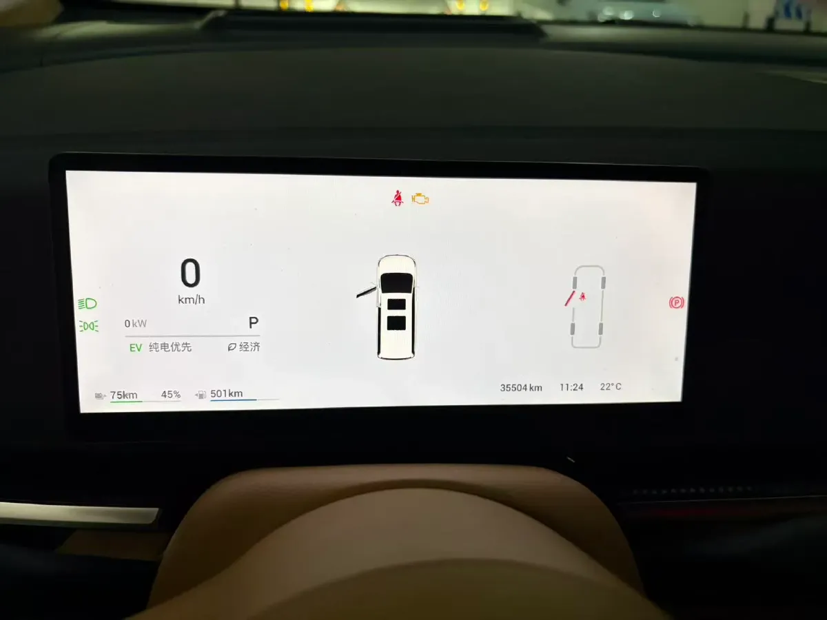 2025 Voyah Dream 1.5T 150HP L4 PHEV 41.7KWH,autocango,china used car exporter,china ev exporter,chinese used car exporter,chinese used ev exporter