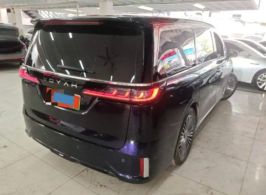 2025 Voyah Dream 1.5T 150HP L4 PHEV 41.7KWH,autocango,china used car exporter,china ev exporter,chinese used car exporter,chinese used ev exporter