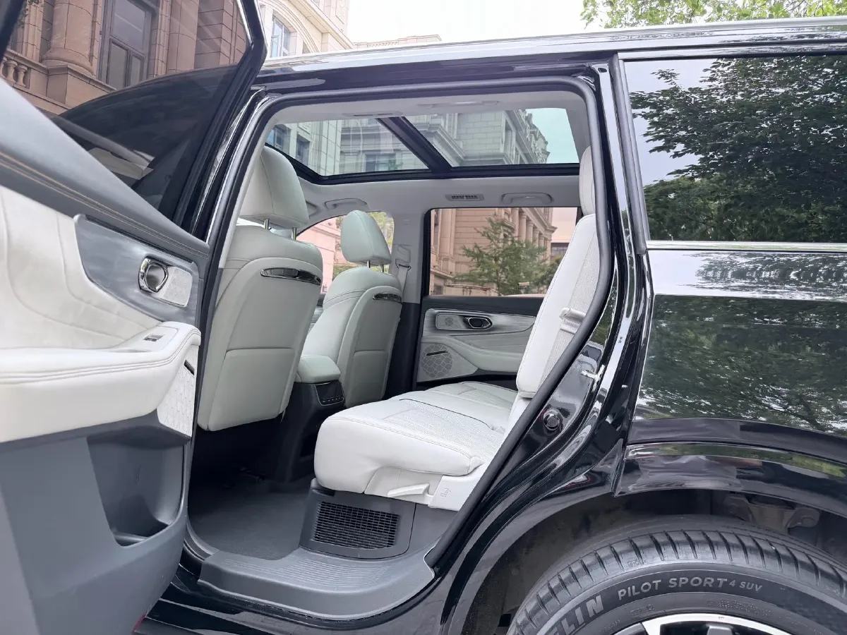 2022 GAC Trumpchi GS8 2.0T 190HP L4 E-CVT Hybrid,autocango,china used car exporter,china ev exporter,chinese used car exporter,chinese used ev exporter