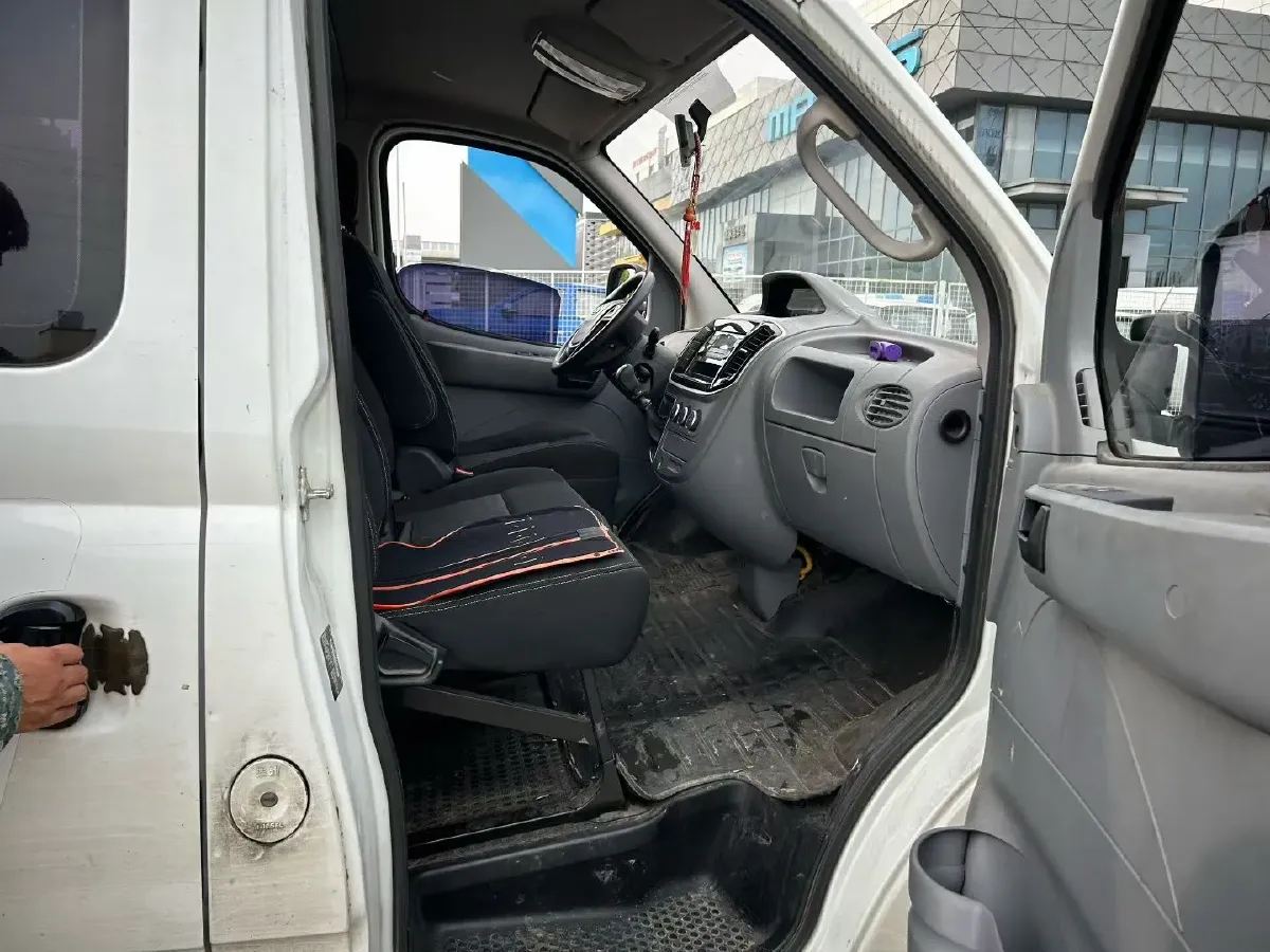 2021 MAXUS XinTu V80 2.0T 139HP L4 6MT,autocango,china used car exporter,china ev exporter,chinese used car exporter,chinese used ev exporter