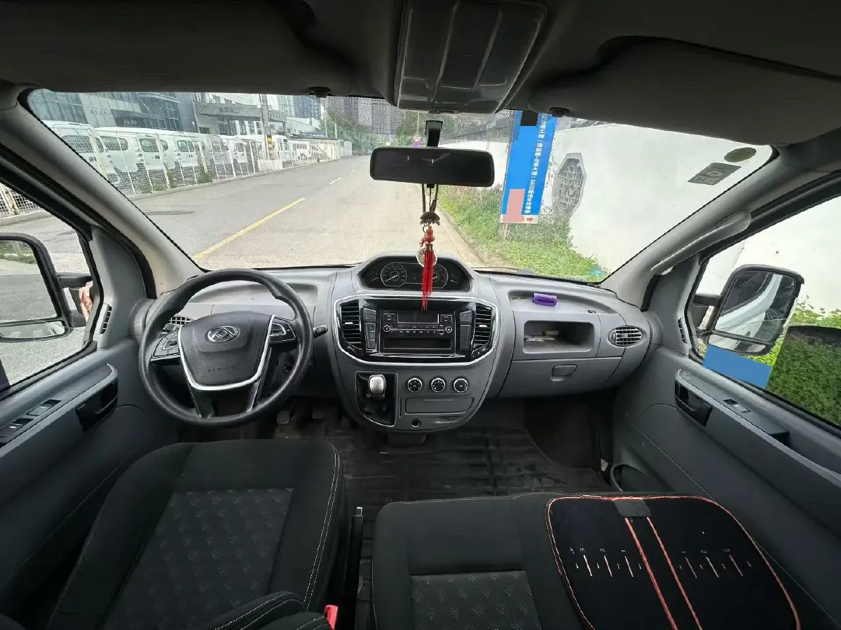 2021 MAXUS XinTu V80 2.0T 139HP L4 6MT,autocango,china used car exporter,china ev exporter,chinese used car exporter,chinese used ev exporter