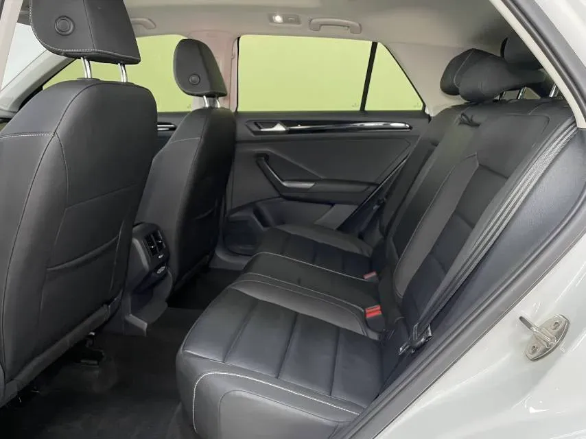 2022 Volkswagen T-Roc 1.4T 150HP L4 7DCT,autocango,china used car exporter,china ev exporter,chinese used car exporter,chinese used ev exporter