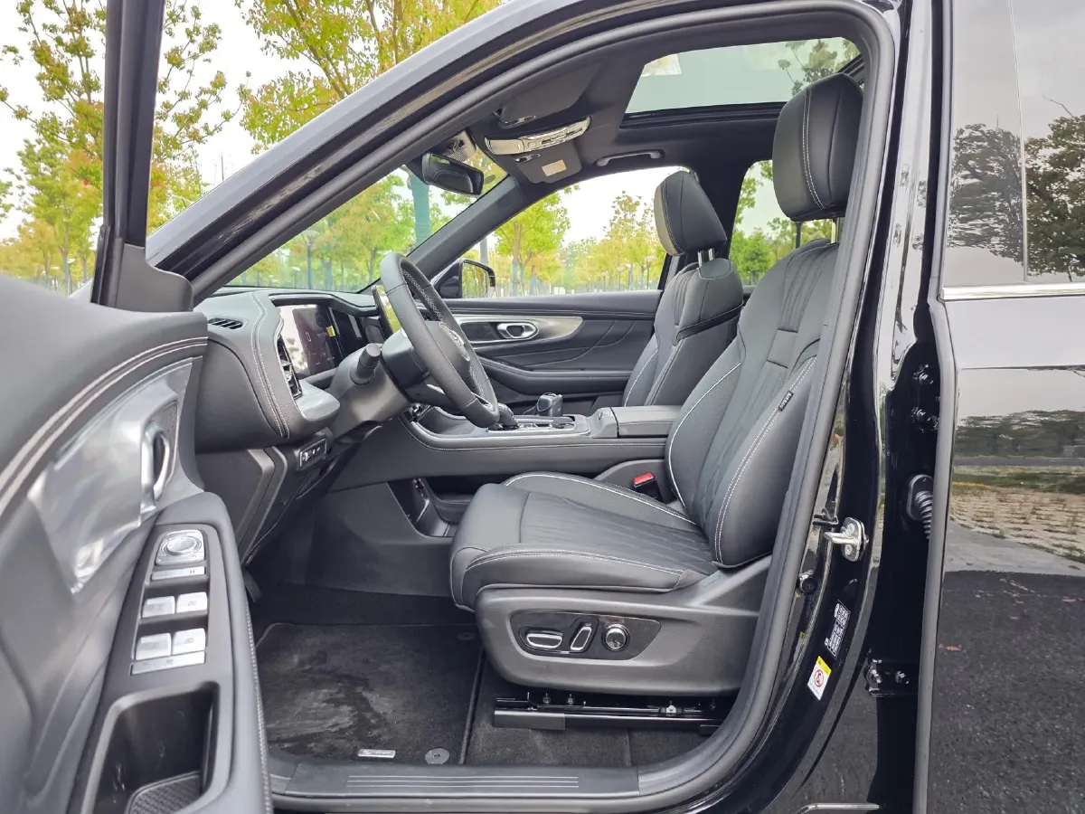 2025 GAC Trumpchi GS8 2.0T 252HP L4 8AT,autocango,china used car exporter,china ev exporter,chinese used car exporter,chinese used ev exporter