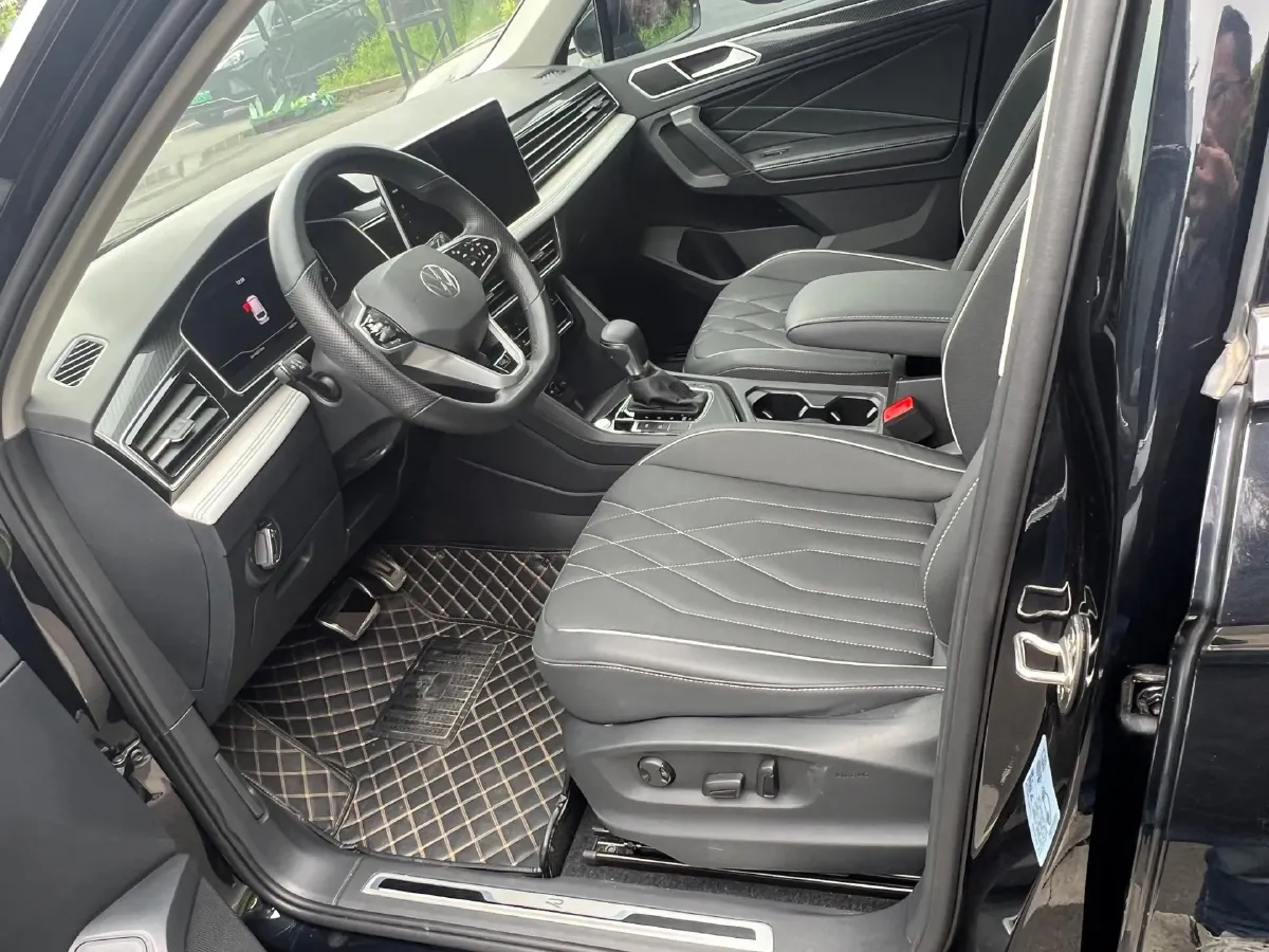 2023 Volkswagen Tiguan L 2.0T 186HP L4 7DCT,autocango,china used car exporter,china ev exporter,chinese used car exporter,chinese used ev exporter