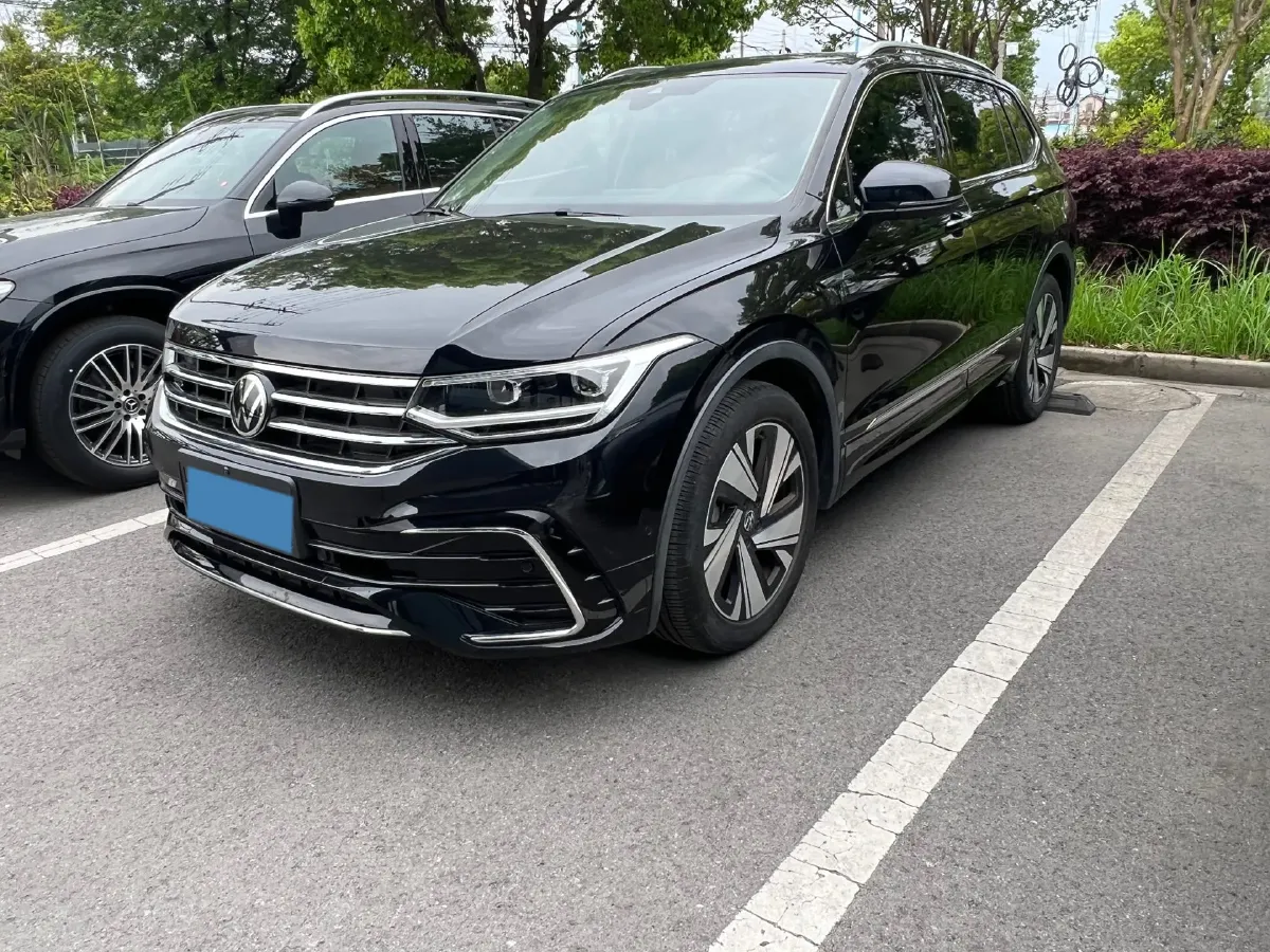 2023 Volkswagen Tiguan L 2.0T 186HP L4 7DCT,autocango,china used car exporter,china ev exporter,chinese used car exporter,chinese used ev exporter