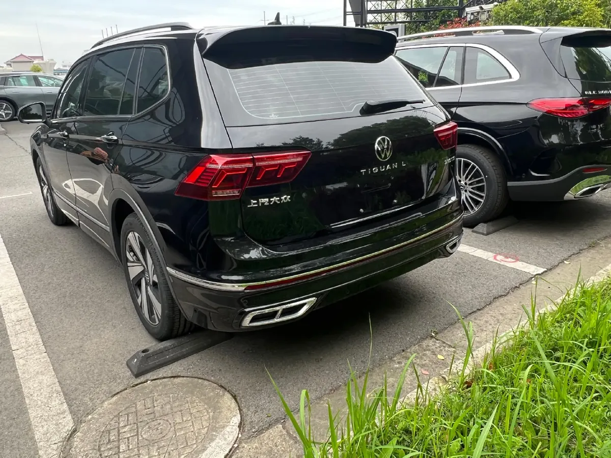 2023 Volkswagen Tiguan L 2.0T 186HP L4 7DCT,autocango,china used car exporter,china ev exporter,chinese used car exporter,chinese used ev exporter