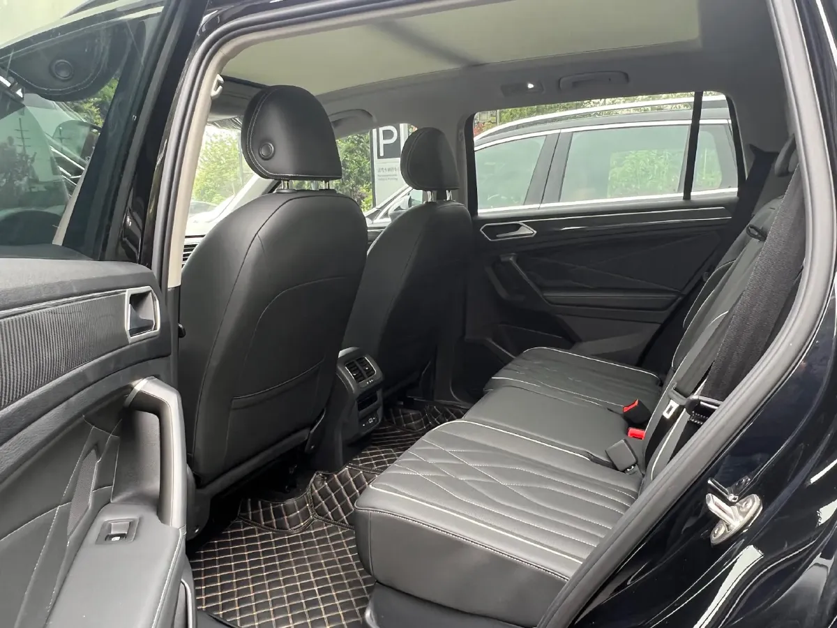 2023 Volkswagen Tiguan L 2.0T 186HP L4 7DCT,autocango,china used car exporter,china ev exporter,chinese used car exporter,chinese used ev exporter