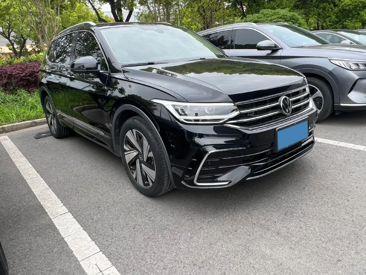 2023 Volkswagen Tiguan L 2.0T 186HP L4 7DCT,autocango,china used car exporter,china ev exporter,chinese used car exporter,chinese used ev exporter