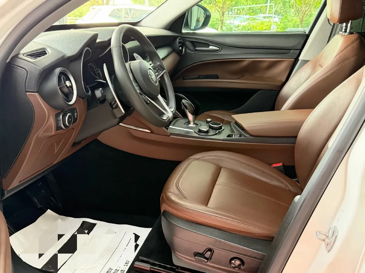 2017 Alfa Romeo Stelvio 2.0T 280HP L4 8AT,autocango,china used car exporter,china ev exporter,chinese used car exporter,chinese used ev exporter