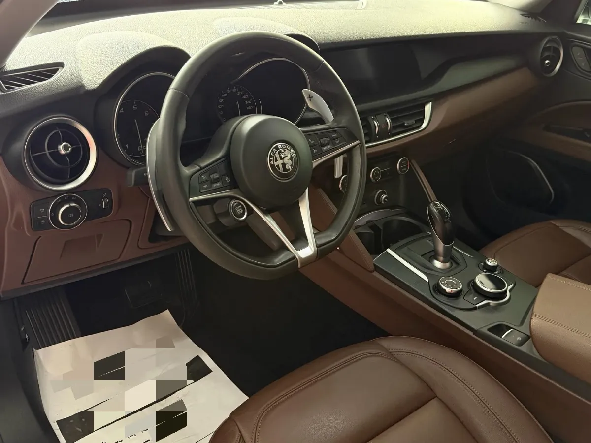 2017 Alfa Romeo Stelvio 2.0T 280HP L4 8AT,autocango,china used car exporter,china ev exporter,chinese used car exporter,chinese used ev exporter