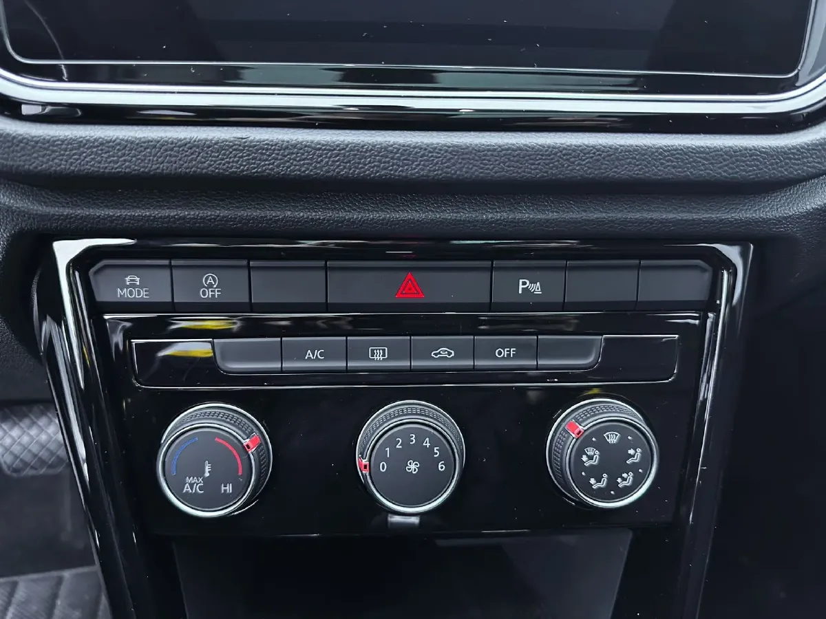 2022 Volkswagen T-Roc 1.4T 150HP L4 7DCT,autocango,china used car exporter,china ev exporter,chinese used car exporter,chinese used ev exporter