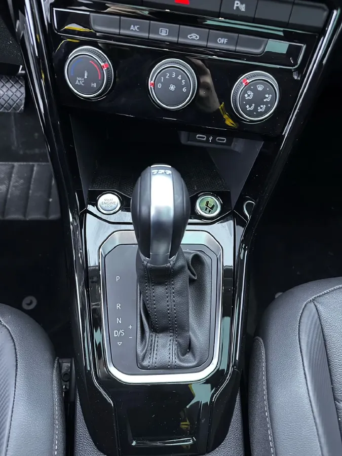 2022 Volkswagen T-Roc 1.4T 150HP L4 7DCT,autocango,china used car exporter,china ev exporter,chinese used car exporter,chinese used ev exporter