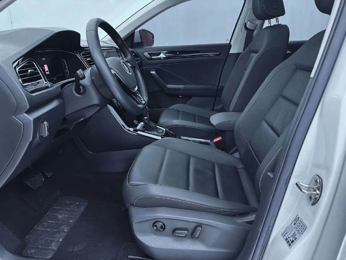 2022 Volkswagen T-Roc 1.4T 150HP L4 7DCT,autocango,china used car exporter,china ev exporter,chinese used car exporter,chinese used ev exporter