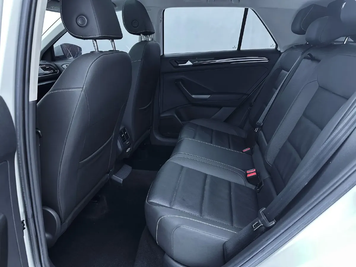 2022 Volkswagen T-Roc 1.4T 150HP L4 7DCT,autocango,china used car exporter,china ev exporter,chinese used car exporter,chinese used ev exporter