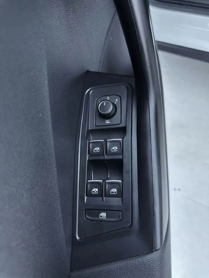 2022 Volkswagen T-Roc 1.4T 150HP L4 7DCT,autocango,china used car exporter,china ev exporter,chinese used car exporter,chinese used ev exporter