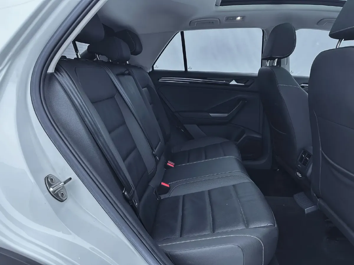 2022 Volkswagen T-Roc 1.4T 150HP L4 7DCT,autocango,china used car exporter,china ev exporter,chinese used car exporter,chinese used ev exporter