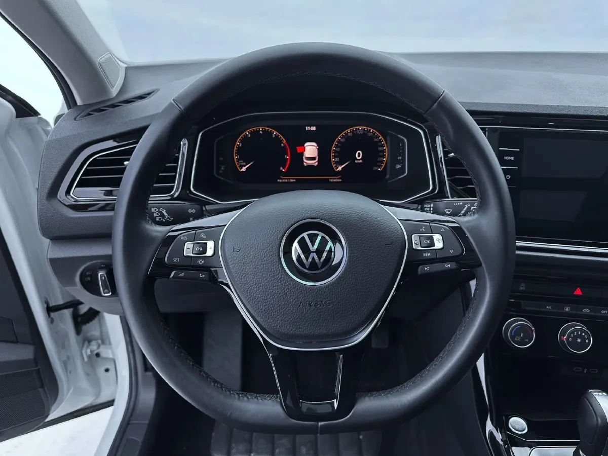 2022 Volkswagen T-Roc 1.4T 150HP L4 7DCT,autocango,china used car exporter,china ev exporter,chinese used car exporter,chinese used ev exporter