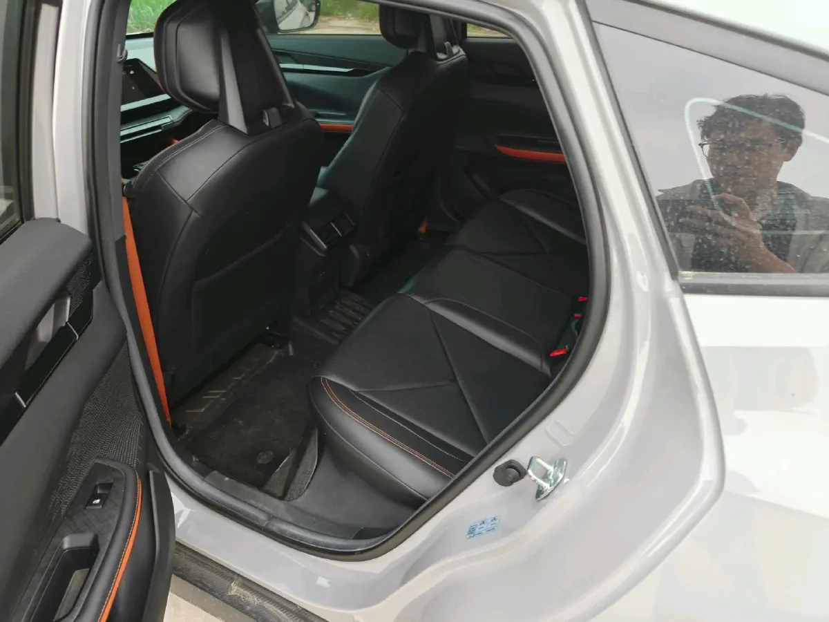 2022 ChangAn UNI-V 1.5T 188HP L4 7DCT,autocango,china used car exporter,china ev exporter,chinese used car exporter,chinese used ev exporter