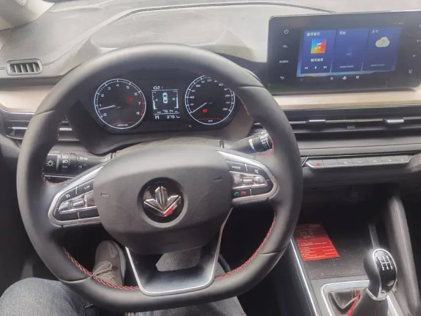 2022 Livan X3 PRO 1.5L 113HP L4 5MT,autocango,china used car exporter,china ev exporter,chinese used car exporter,chinese used ev exporter