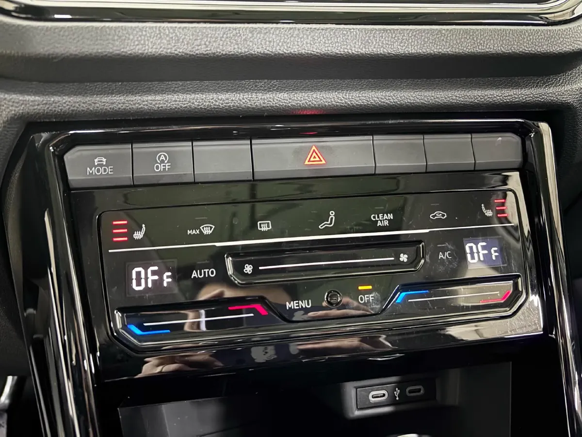 2021 Volkswagen T-Roc 1.4T 150HP L4 7DCT,autocango,china used car exporter,china ev exporter,chinese used car exporter,chinese used ev exporter