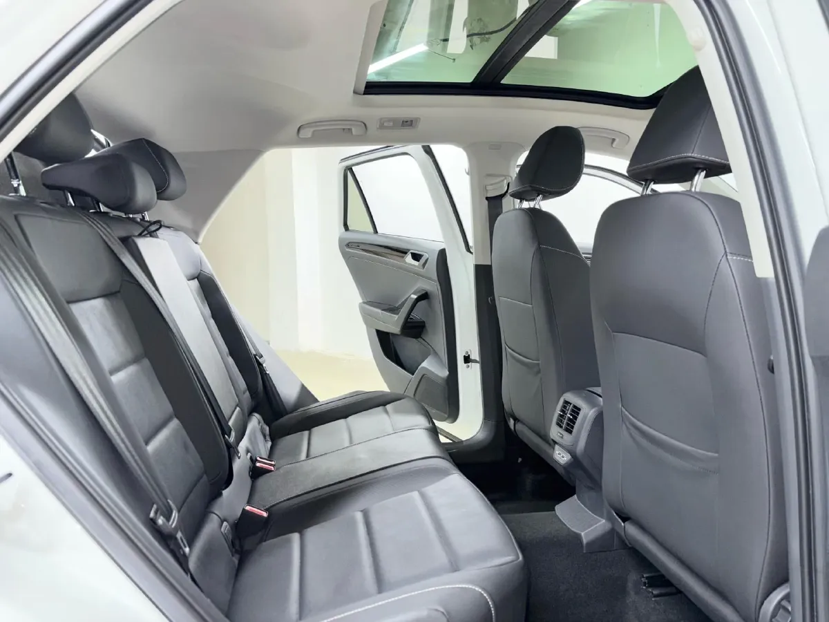 2021 Volkswagen T-Roc 1.4T 150HP L4 7DCT,autocango,china used car exporter,china ev exporter,chinese used car exporter,chinese used ev exporter