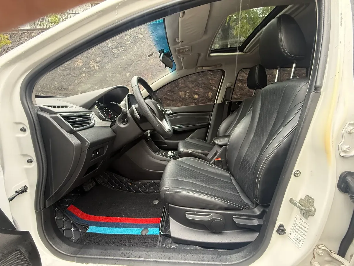 2017 BaoJun 560 1.5T 150HP L4 6DCT,autocango,china used car exporter,china ev exporter,chinese used car exporter,chinese used ev exporter