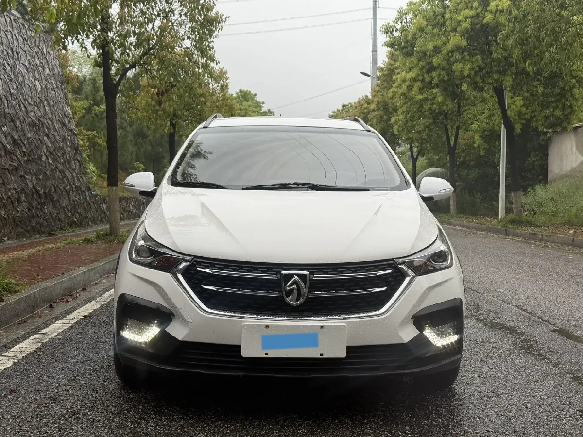 2017 BaoJun 560 1.5T 150HP L4 6DCT,autocango,china used car exporter,china ev exporter,chinese used car exporter,chinese used ev exporter