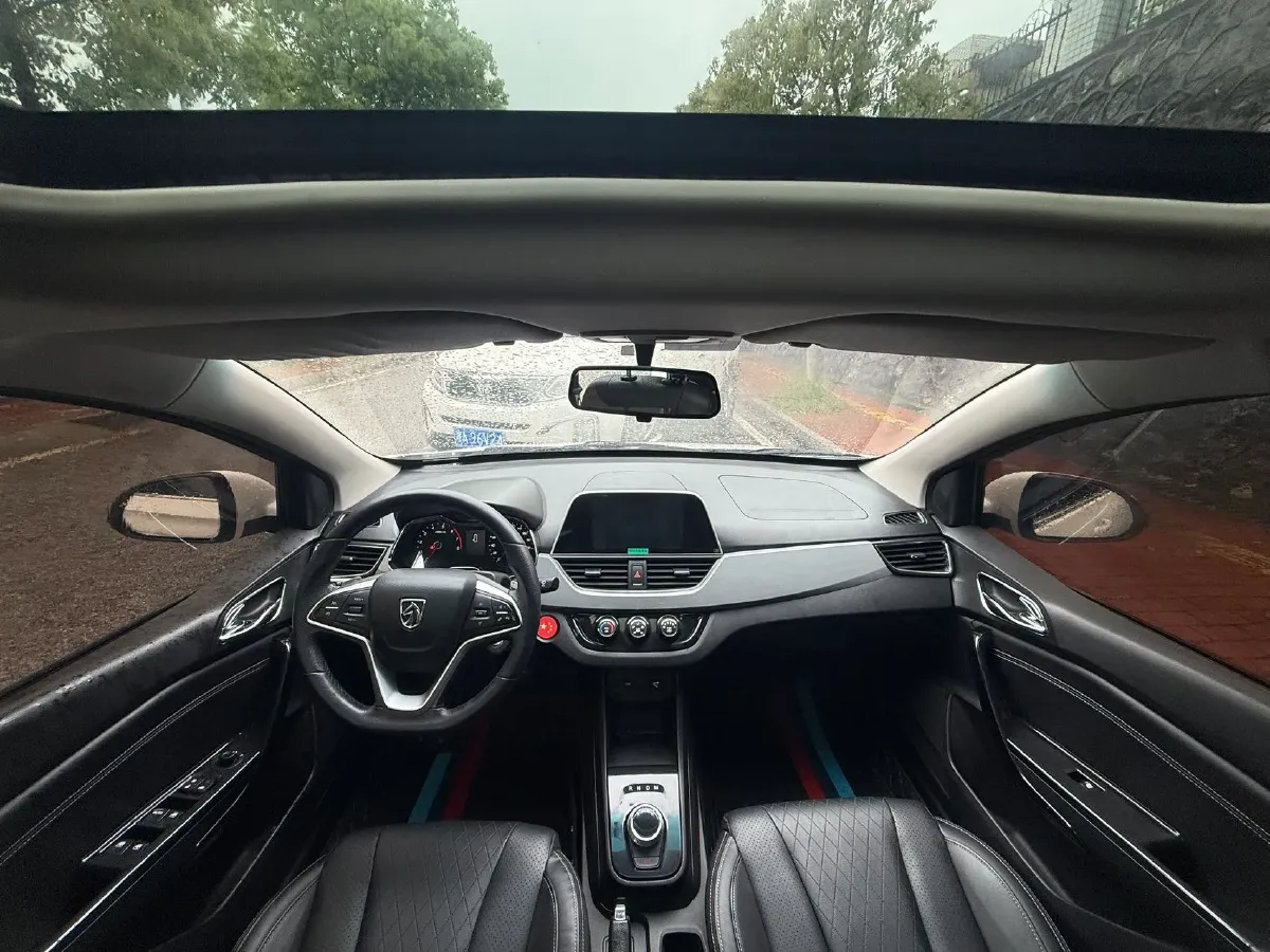 2017 BaoJun 560 1.5T 150HP L4 6DCT,autocango,china used car exporter,china ev exporter,chinese used car exporter,chinese used ev exporter