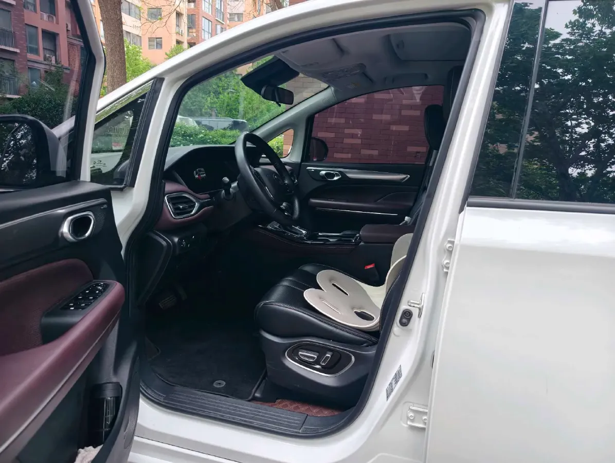 2023 GAC Trumpchi M6 1.5T 177HP L4 7DCT,autocango,china used car exporter,china ev exporter,chinese used car exporter,chinese used ev exporter