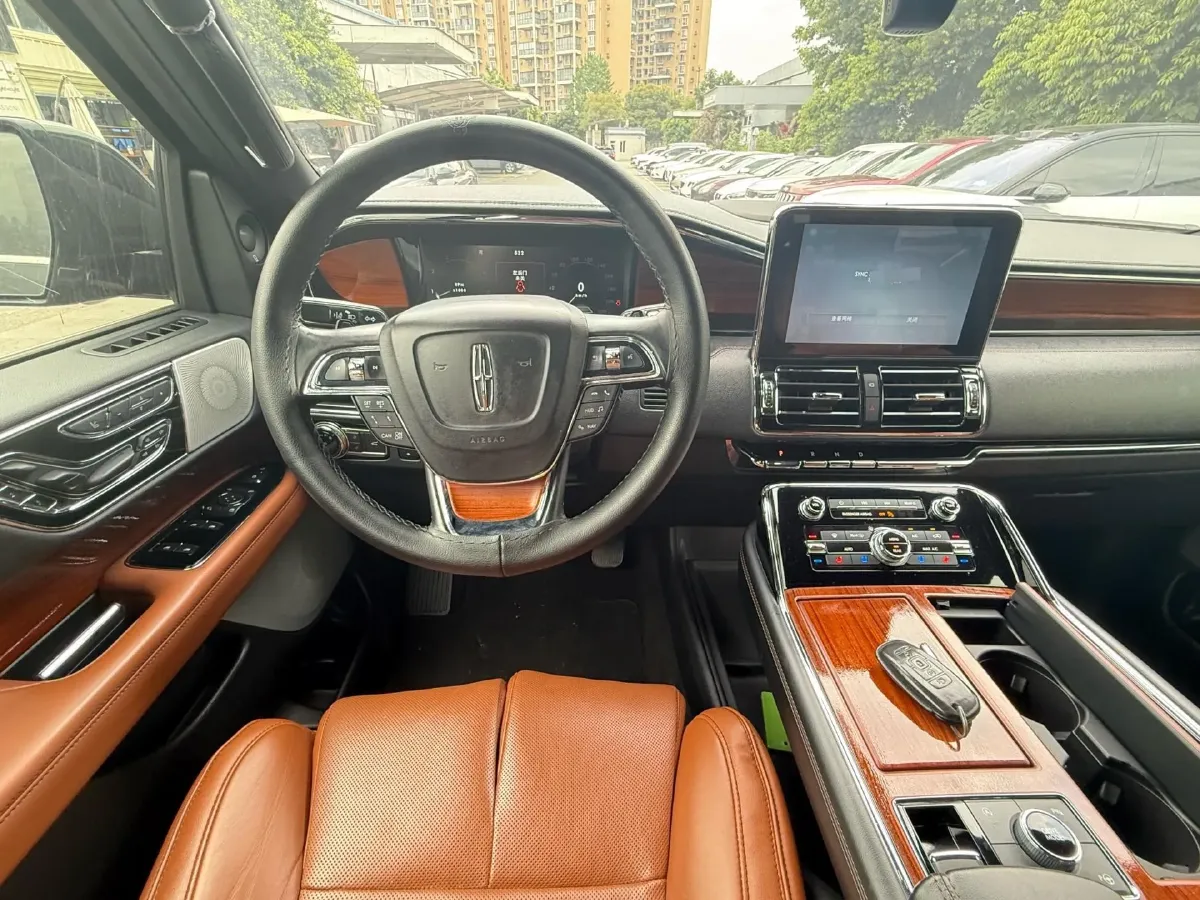 2018 Lincoln Navigator 3.5T 415HP V6 10AT,autocango,china used car exporter,china ev exporter,chinese used car exporter,chinese used ev exporter