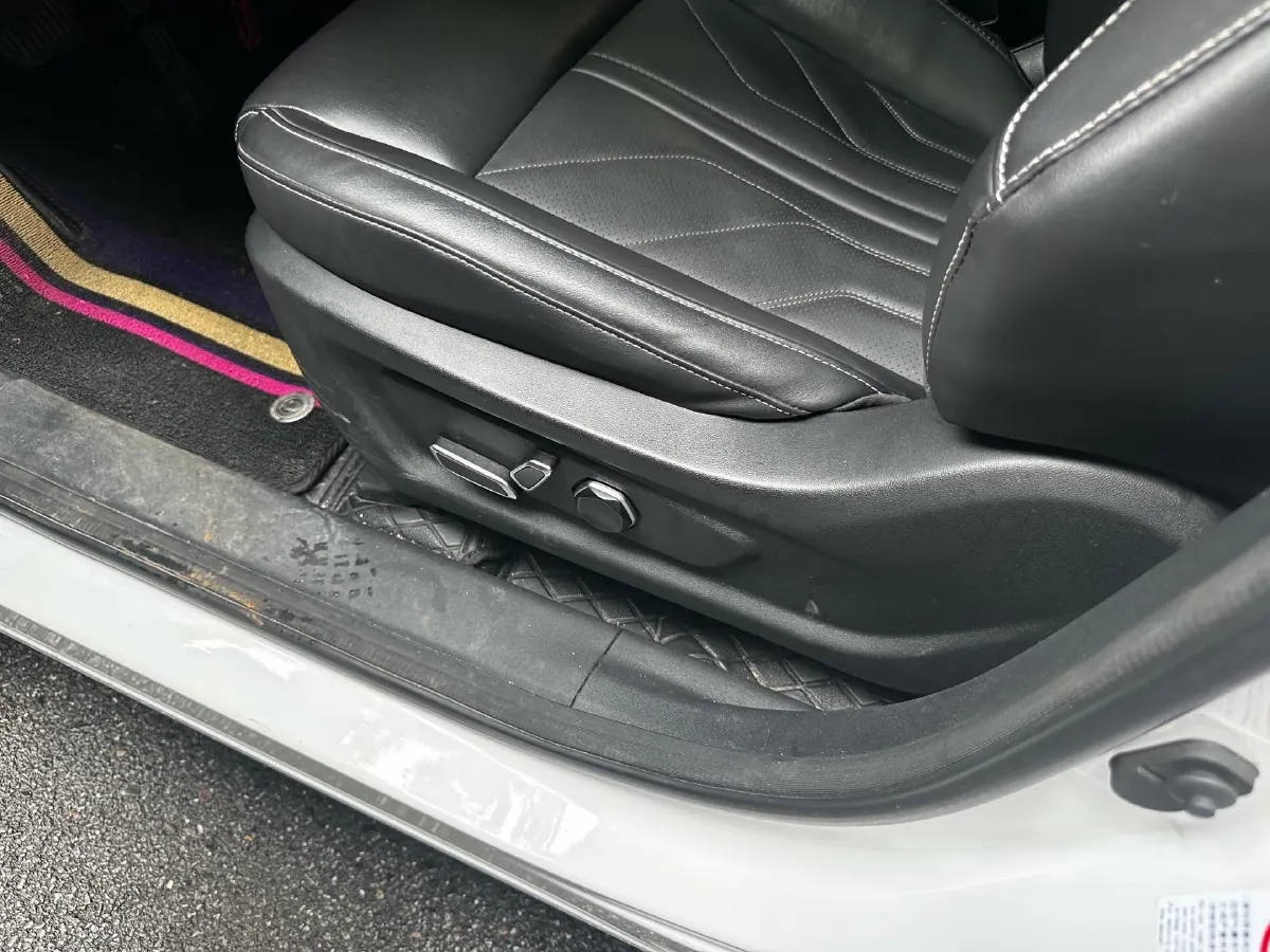 2024 ChangAn UNI-K 2.0T 233HP L4 8AT,autocango,china used car exporter,china ev exporter,chinese used car exporter,chinese used ev exporter