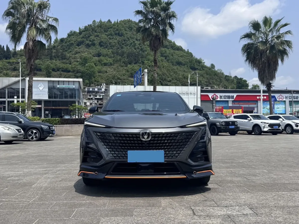 2022 ChangAn UNI-T 1.5T 188HP L4 7DCT,autocango,china used car exporter,china ev exporter,chinese used car exporter,chinese used ev exporter