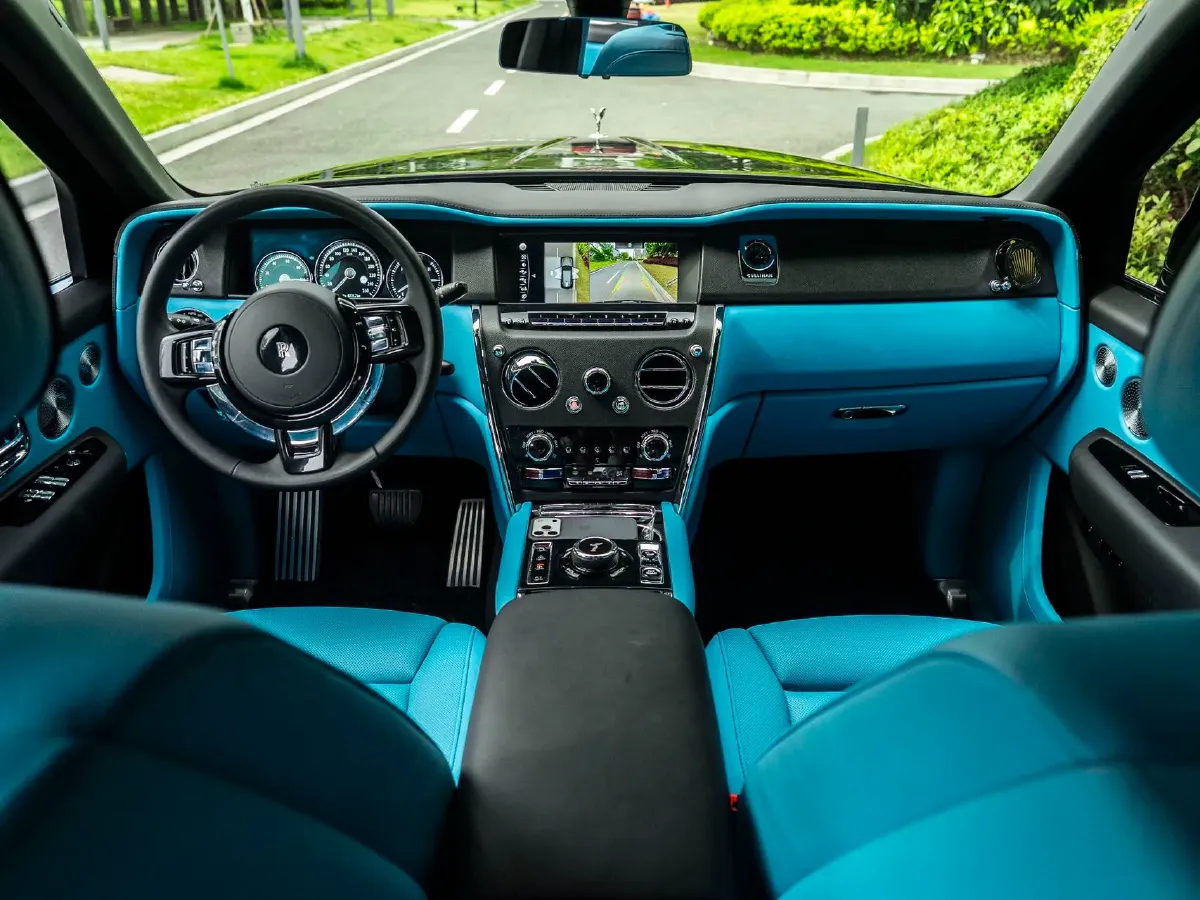 2018 Rolls-Royce Cullinan 6.7T 571HP V12 8AT,autocango,china used car exporter,china ev exporter,chinese used car exporter,chinese used ev exporter