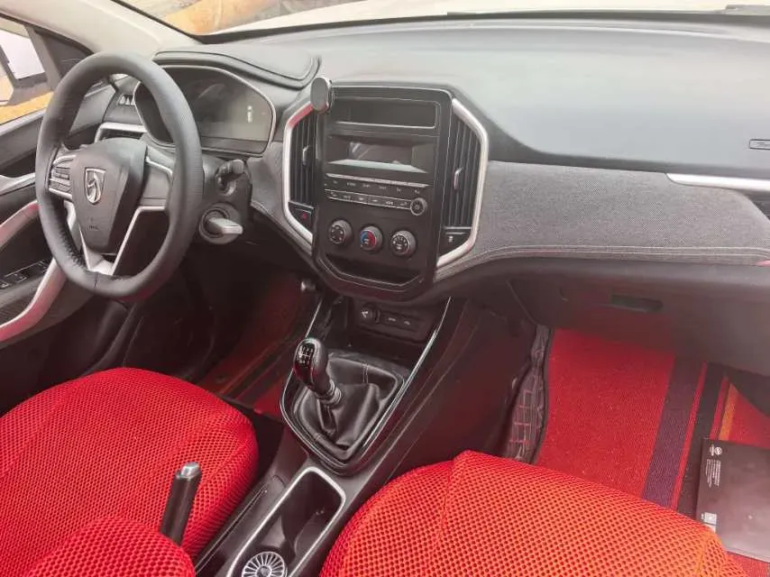 2020 BaoJun 530 1.5T 147HP L4 6MT,autocango,china used car exporter,china ev exporter,chinese used car exporter,chinese used ev exporter