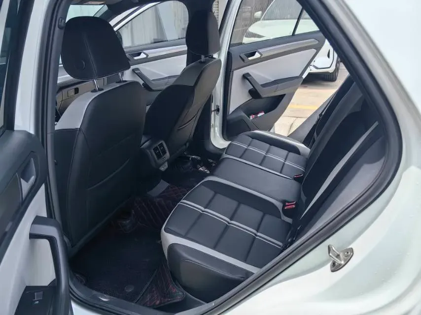 2023 Volkswagen T-Roc 1.5T 160HP L4 7DCT,autocango,china used car exporter,china ev exporter,chinese used car exporter,chinese used ev exporter