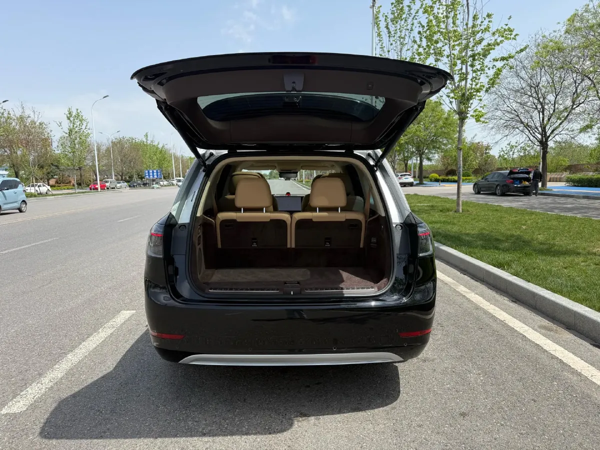 2025 AITO AITO M9 REEV 160HP REEV 52KWH,autocango,china used car exporter,china ev exporter,chinese used car exporter,chinese used ev exporter