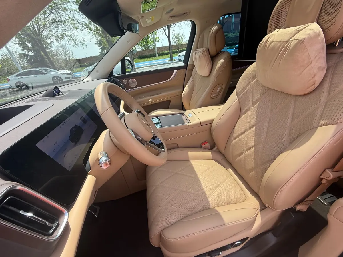 2025 AITO AITO M9 REEV 160HP REEV 52KWH,autocango,china used car exporter,china ev exporter,chinese used car exporter,chinese used ev exporter